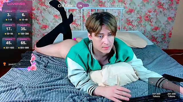 Snapshot of _YummyTony_ chatting on February 23, 2025, 3:40 pm YummyTony online show from February 23, 2025, 3:40 pm