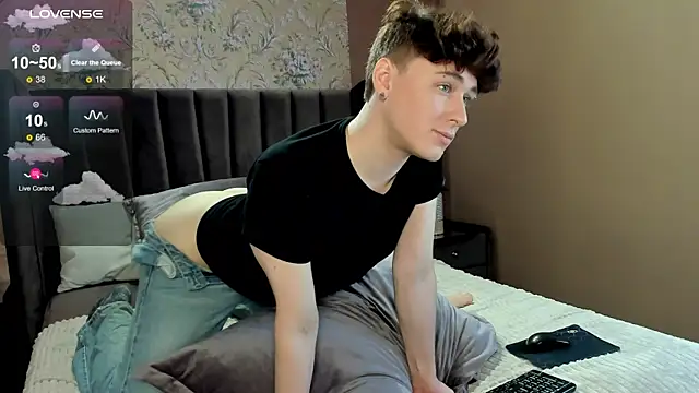 Snapshot of _YummyTony_ chatting on February 27, 2026, 2:17 pm YummyTony online show from February 27, 2026, 2:17 pm