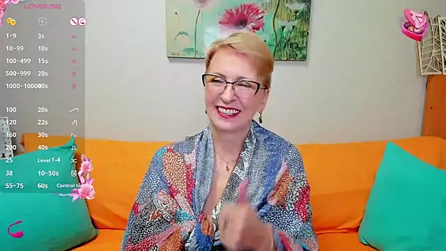 iamyourdream89 online show from February 8, 2025, 6:55 pm