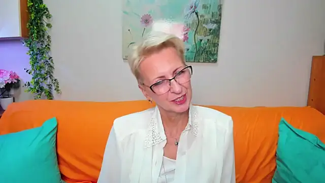 iamyourdream89 online show from October 8, 2025, 3:31 pm