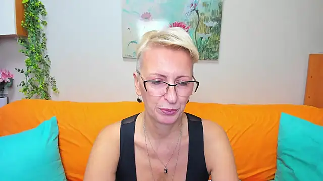 iamyourdream89 online show from November 24, 2025, 4:40 pm