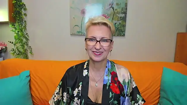 iamyourdream89 online show from December 1, 2025, 2:22 pm