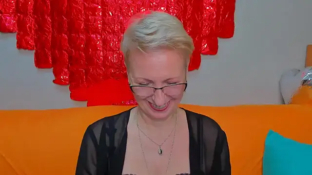 Snapshot of iamyourdream89 chatting on February 11, 2026, 12:32 pm iamyourdream89 online show from February 11, 2026, 12:32 pm