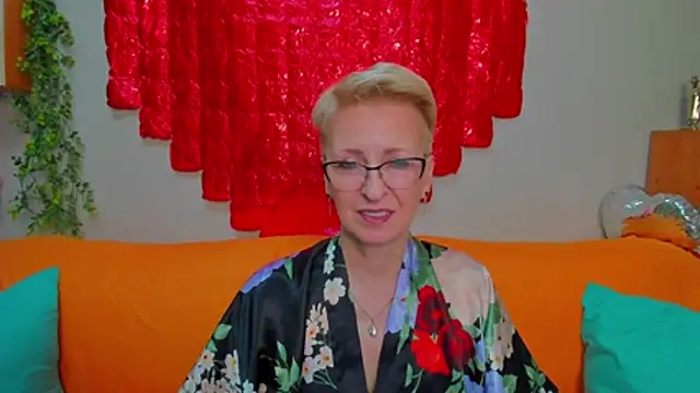 Snapshot of iamyourdream89 chatting on February 13, 2026, 12:01 pm iamyourdream89 online show from February 13, 2026, 12:01 pm