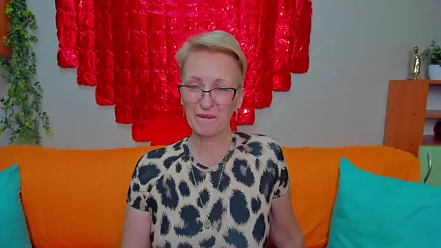 Snapshot of iamyourdream89 chatting on February 18, 2026, 2:24 pm iamyourdream89 online show from February 18, 2026, 2:24 pm