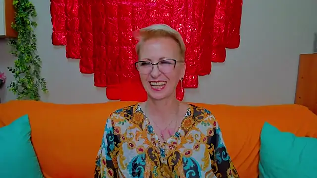 Snapshot of iamyourdream89 chatting on March 1, 2026, 10:06 am iamyourdream89 online show from March 1, 2026, 10:06 am