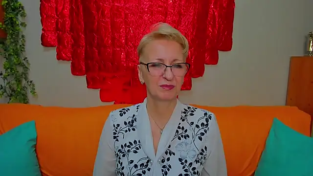 iamyourdream89 online show from March 8, 2026, 5:17 pm