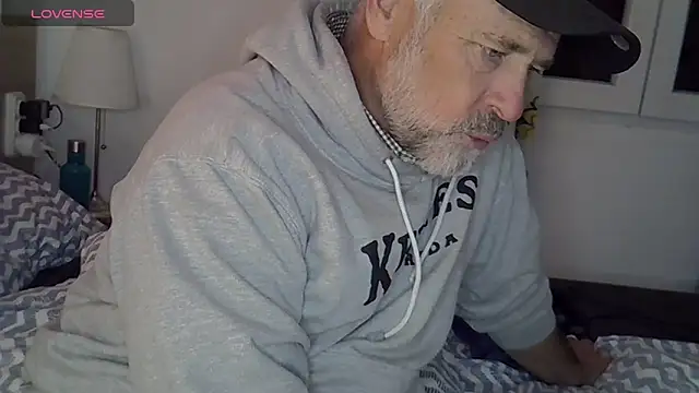 Snapshot of DaddybearVLC chatting on February 14, 2025, 10:14 pm DaddybearVLC online show from February 14, 2025, 10:14 pm