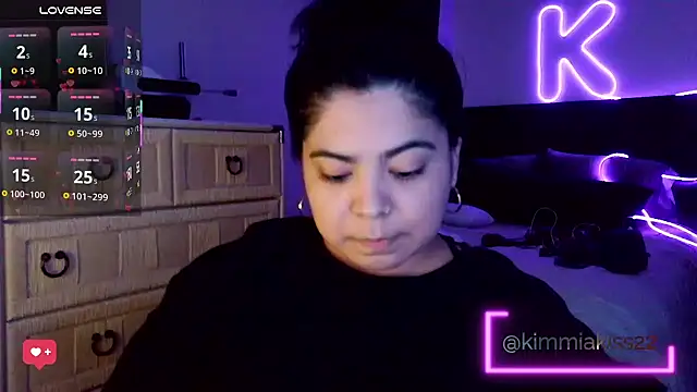 kimmiakiss22 online show from February 8, 2026, 1:53 am