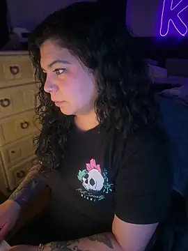 kimmiakiss22 online show from February 13, 2026, 5:25 am