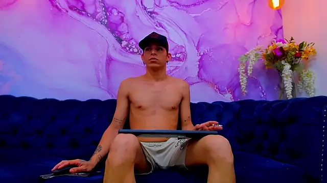 BvlgarVoyss online show from December 5, 2025, 8:27 pm