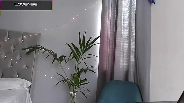 mini kunis online show from December 13, 2025, 7:53 pm