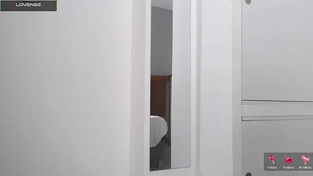 mini kunis online show from December 18, 2025, 7:42 pm