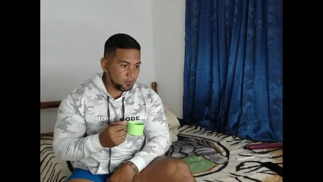 Snapshot of lover_1994 chatting on January 31, 2025, 11:35 am lover 1994 online show from January 31, 2025, 11:35 am