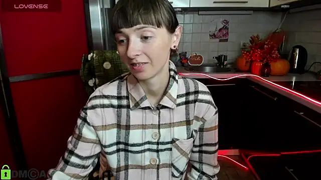 TayanaJons online show from November 4, 2025, 8:02 am