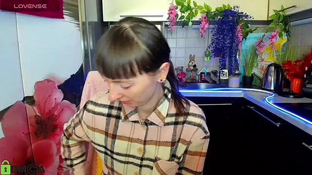 TayanaJons online show from April 8, 2026, 7:19 am