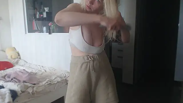 amanda kiss kiss online show from April 13, 2026, 10:43 am