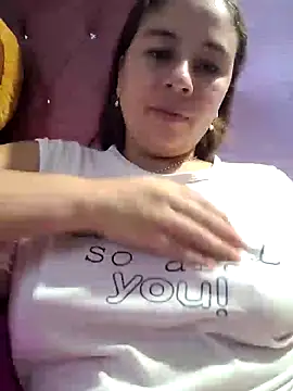 Snapshot of selena_gomez2 chatting on March 19, 2025, 1:32 am selena gomez2 online show from March 19, 2025, 1:32 am