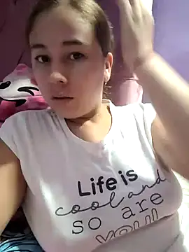 Snapshot of selena_gomez2 chatting on September 10, 2025, 2:22 am selena gomez2 online show from September 10, 2025, 2:22 am