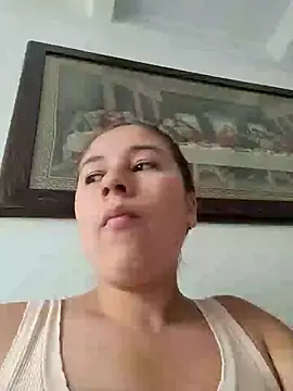 Snapshot of selena_gomez2 chatting on September 24, 2025, 4:21 pm selena gomez2 online show from September 24, 2025, 4:21 pm