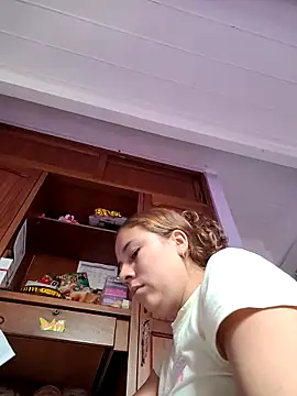 Snapshot of selena_gomez2 chatting on October 3, 2025, 2:14 pm selena gomez2 online show from October 3, 2025, 2:14 pm