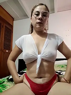 Snapshot of selena_gomez2 chatting on October 22, 2025, 1:22 pm selena gomez2 online show from October 22, 2025, 1:22 pm