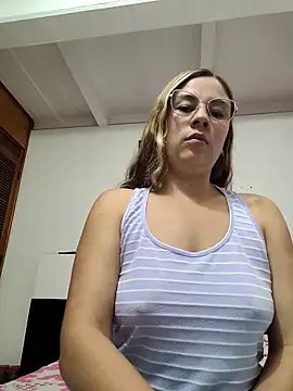 Snapshot of selena_gomez2 chatting on February 15, 2026, 2:41 am selena gomez2 online show from February 15, 2026, 2:41 am