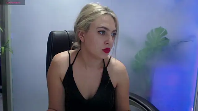 Snapshot of AvaBlue_ chatting on December 6, 2024, 11:00 am AvaBlue online show from December 6, 2024, 11:00 am