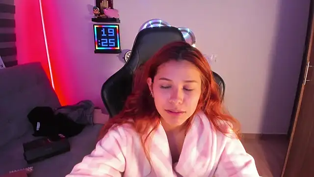 Snapshot of crystal_bunny7 chatting on October 17, 2025, 12:25 am crystal bunny7 online show from October 17, 2025, 12:25 am