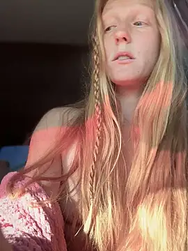 Snapshot of GoldenFlameGoddess chatting on July 7, 2026, 2:32 pm GoldenFlameGoddess online show from July 7, 2026, 2:32 pm