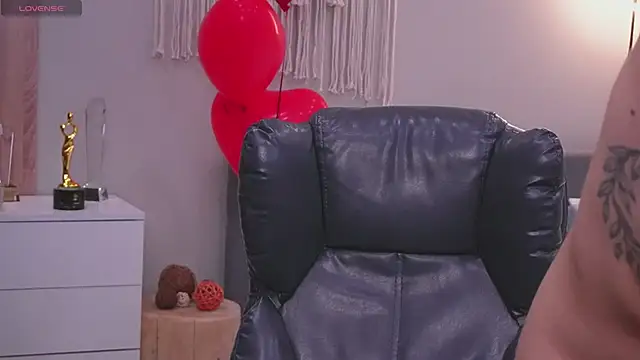 Molly Jons online show from March 7, 2026, 1:02 am