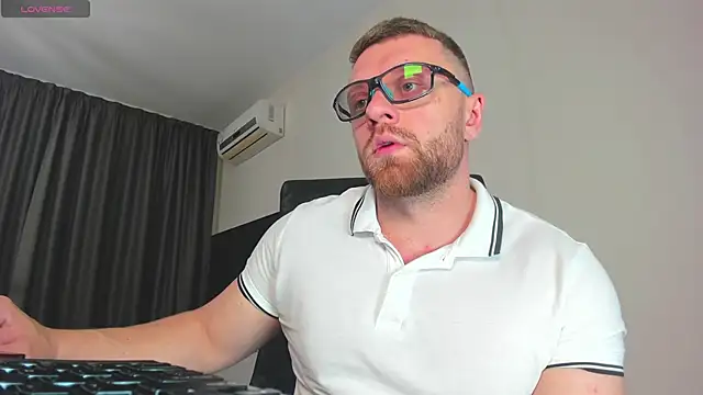 Findom guy online show from December 14, 2025, 12:32 pm