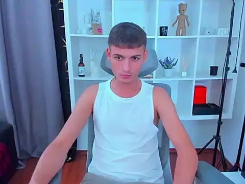 Snapshot of andboyfor6 chatting on September 11, 2025, 1:33 pm andboyfor6 online show from September 11, 2025, 1:33 pm