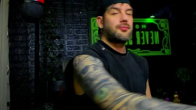 Snapshot of LexXHardy chatting on February 19, 2026, 6:37 pm LexXHardy online show from February 19, 2026, 6:37 pm