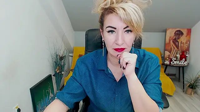 Cassandra Hotty online show from February 4, 2025, 4:26 am