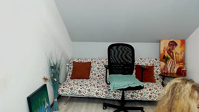 Cassandra Hotty online show from February 28, 2025, 4:43 am