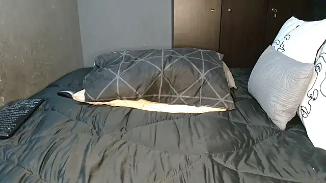 CURVEYDOLLXX online show from February 22, 2025, 7:01 am