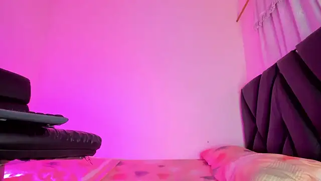 stephany doll  online show from January 16, 2026, 4:27 am