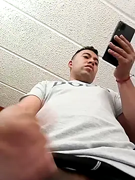 Diego leon27 online show from February 11, 2025, 1:51 pm