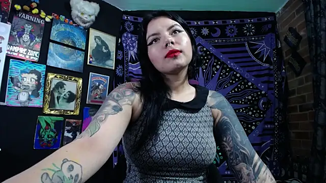 Snapshot of Yourmadame_P chatting on October 5, 2025, 12:31 am Yourmadame P online show from October 5, 2025, 12:31 am