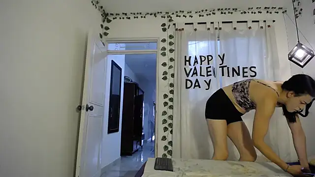 ivonne  hott1 online show from February 14, 2026, 8:05 pm