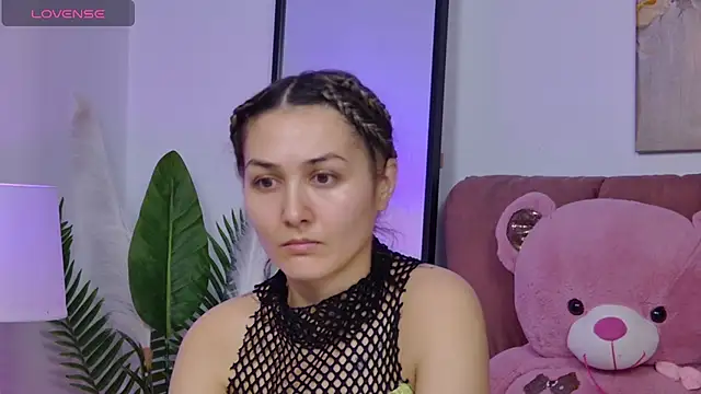 NicolLopeze online show from November 19, 2025, 7:30 am