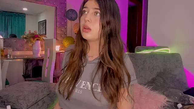 zoe kittylove online show from November 6, 2025, 3:18 am