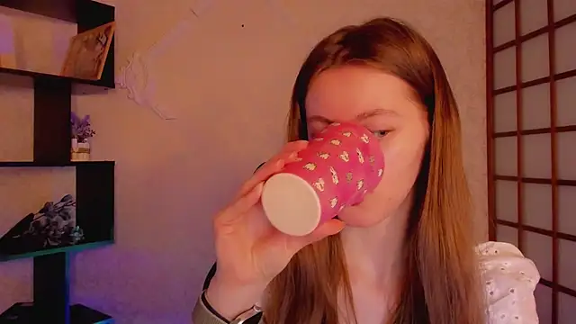 KateCuddle online show from March 10, 2025, 5:33 am