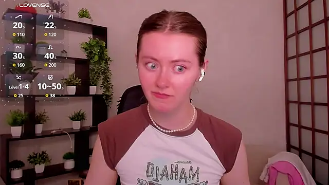 KateCuddle online show from June 18, 2026, 2:12 am