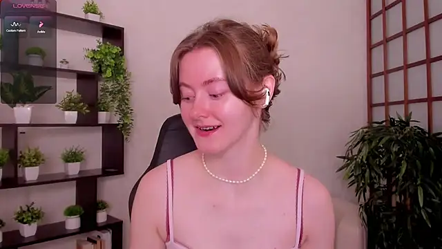 KateCuddle online show from July 15, 2026, 2:17 am