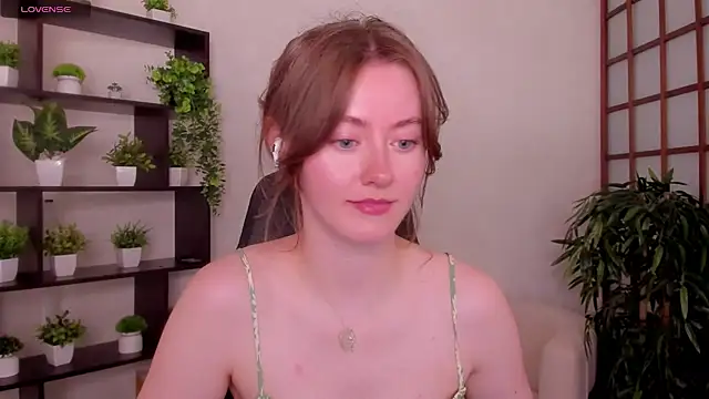 KateCuddle online show from July 17, 2026, 2:18 am