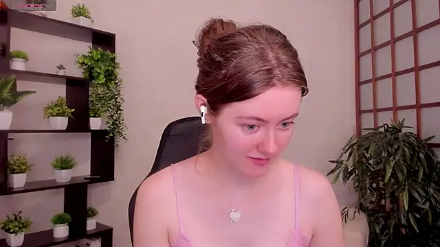 KateCuddle online show from July 30, 2026, 2:21 am
