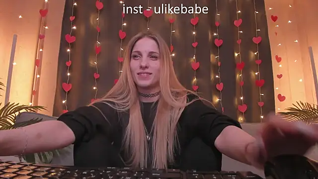 Snapshot of Anna_Fink chatting on February 28, 2025, 12:10 am Anna Fink online show from February 28, 2025, 12:10 am