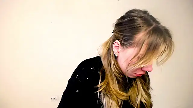 Sport Tall Doll online show from April 27, 2026, 8:01 am